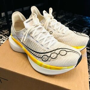 Saucony endorphin elite 2 size 10.5